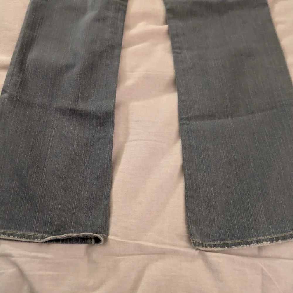 Vintage Lucky Brand Women's Light Bluish Gray Embroidered Jeans. Size 8/29 - Picture 15 of 16